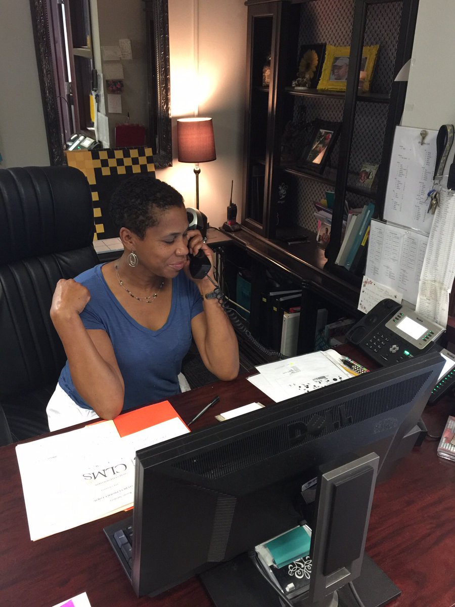 CorriherLipeMS's tweet photo. Shoutout to Michelle Strong @RoCo_Crosby for volunteering to run the office during interviews  #community #jacketpride #BEEpositive https://t.co/xE1nFuaang