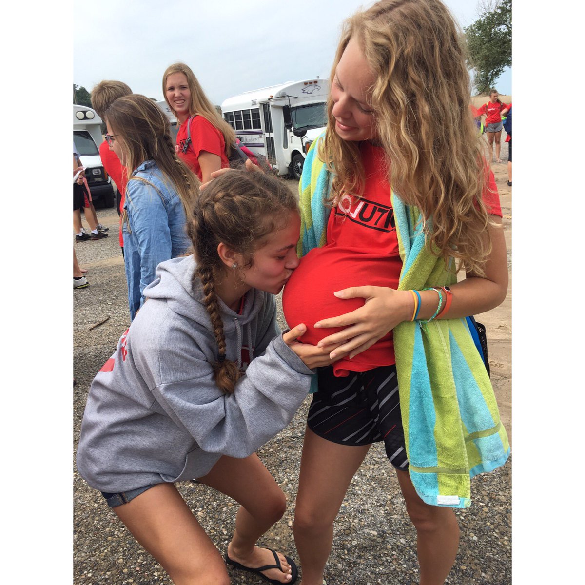 _graceanderson2's tweet photo. So I have an announcement to make 💕👶🏼 #Goals #prairiecamp https://t.co/rpQe8flZp3