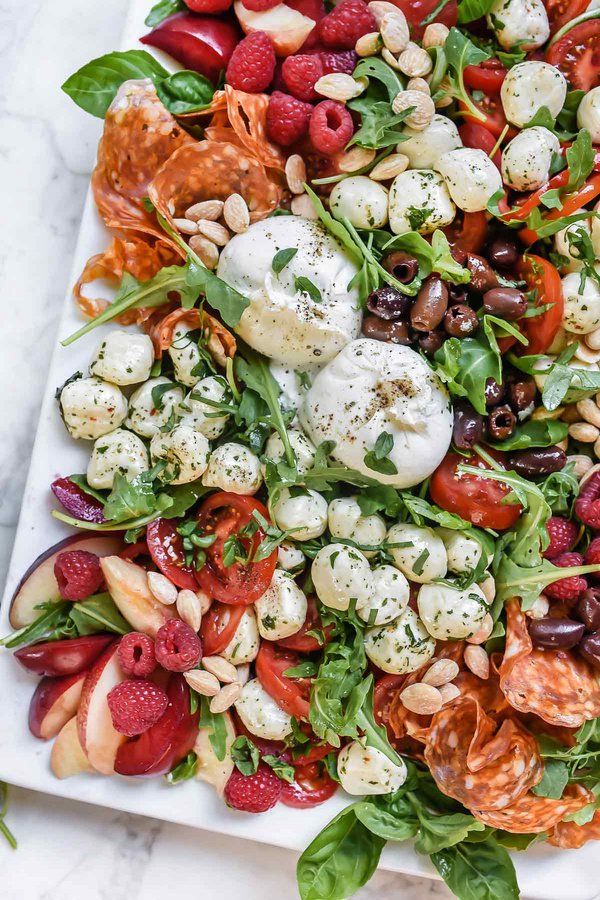 Stunning Caprese salad from <a href="/foodiecrush/">Heidi | foodiecrush</a> - must make. Looks great! buff.ly/2tEy0F2