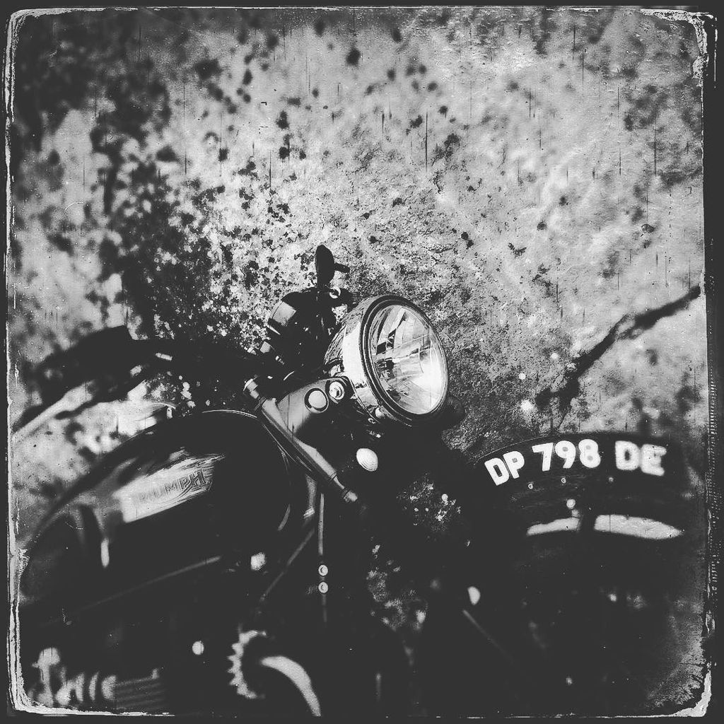 Pollux2a's tweet photo. #triumph #triumphbonneville #bonneville #ride #corsica #bnw #vintage #rock #cinarca https://t.co/sSsQxsZ5v2 https://t.co/ZiAQwWYr9a