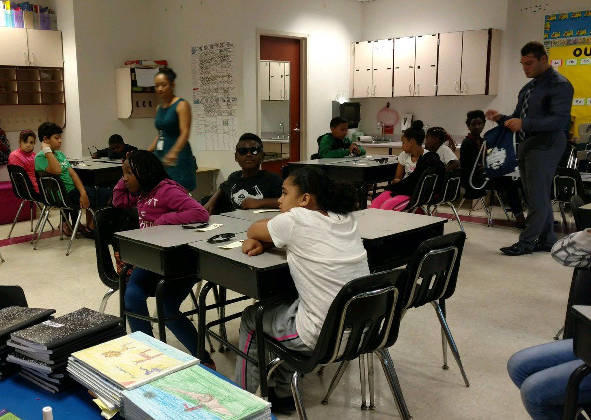 McKinleyEle's tweet photo. Our 4th/5th grade scholars had a great visit with Mayor Miner after winning her summer reading challenge! @SyracuseSchools @MayorMinerSYR https://t.co/cXd7VyTZ59