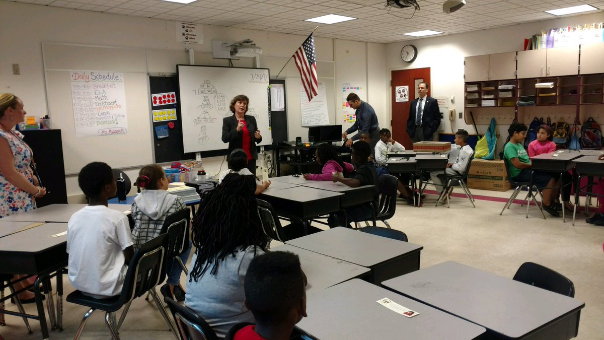 McKinleyEle's tweet photo. Our 4th/5th grade scholars had a great visit with Mayor Miner after winning her summer reading challenge! @SyracuseSchools @MayorMinerSYR https://t.co/cXd7VyTZ59