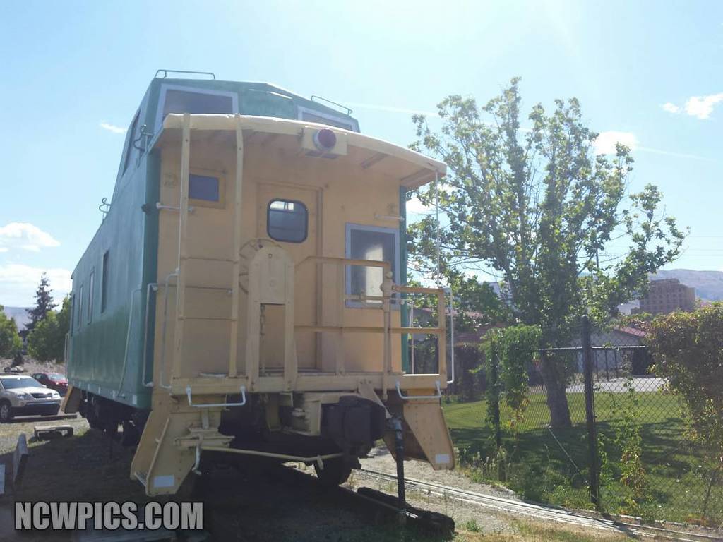 ncwpics's tweet photo. #Caboose at the #WenatcheeRiverfrontRailway along the #AppleCapitalLoopTrail! #Wenatchee #NorthCentralWashington #… https://t.co/H40YHCJUe9 https://t.co/xxUKmsooCI