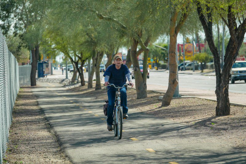 gecko39's tweet photo. Want People to Bike? Skip the Sweet Talk and Build https://t.co/jatFzDPT8u via @StreetsblogUSA https://t.co/hJzYNmRmZe