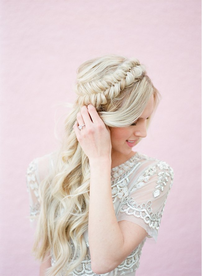 ExquisiteBride's tweet photo. Searching high and low for a unique bridal hair style? Look no further! https://t.co/Shb5LU3rW7 https://t.co/3wwtxDgoM2