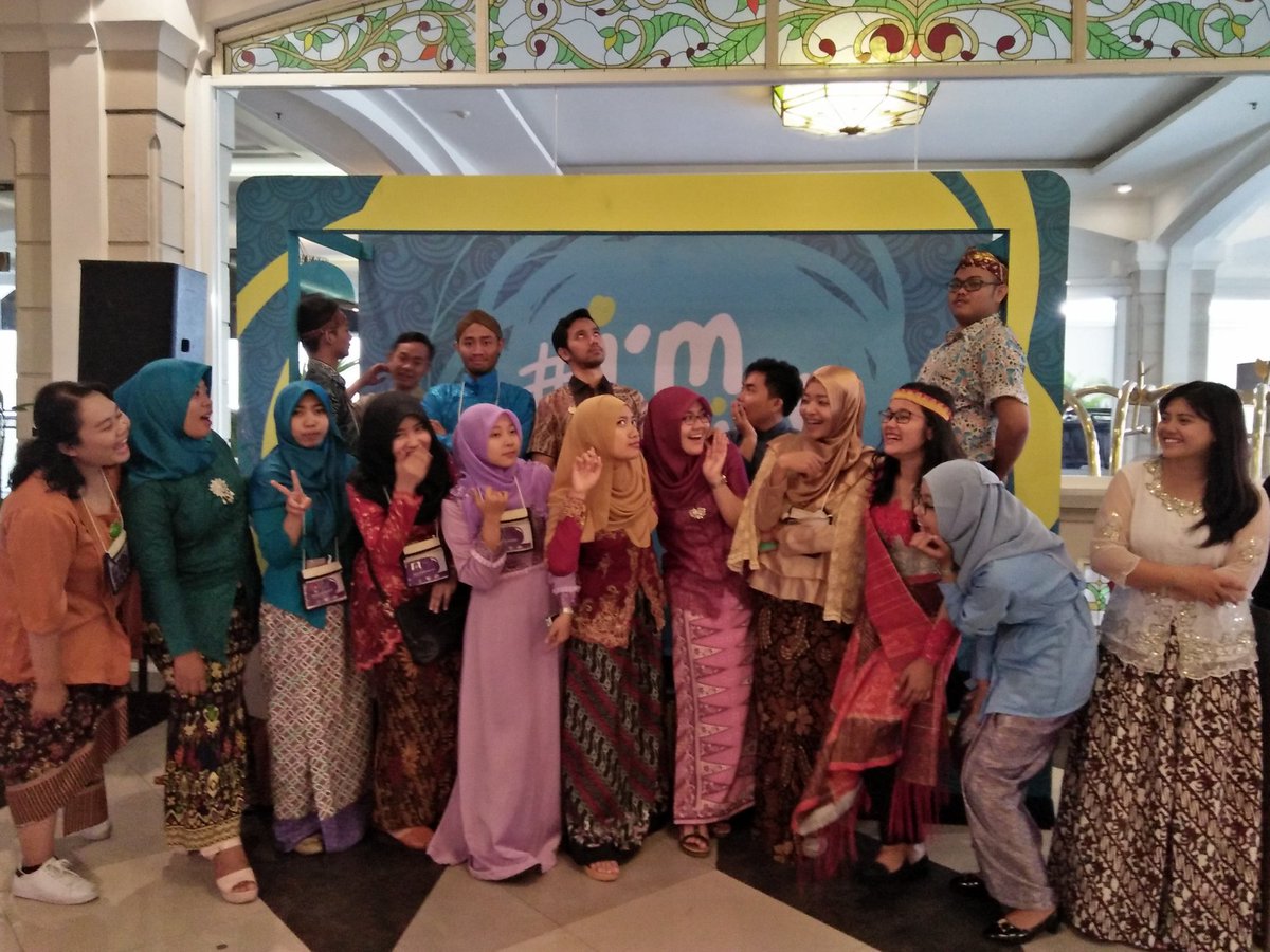 nabs_90's tweet photo. Thanks for sharing sweat, tears, ke-sampa-an, hectic moments, eyebags,  ilm, study tips, conv before tepar, dan ketawa yg ane @ipho2017 https://t.co/NzqTWepmNS