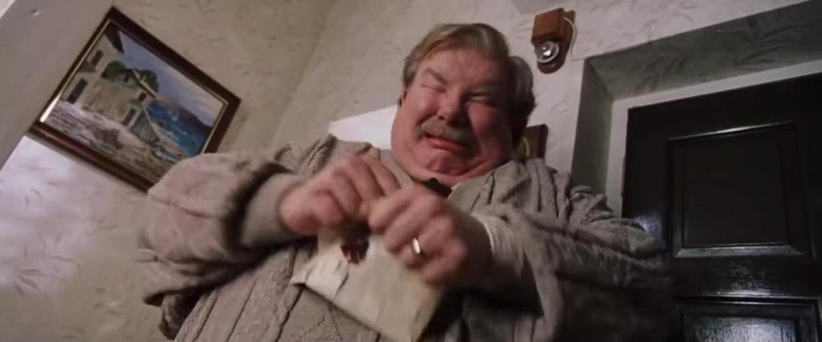 HPotter_France's tweet photo. 25 Juillet 1991: Vernon Dursley déchire la deuxième lettre de Poudlard. https://t.co/QThYsj8jZt