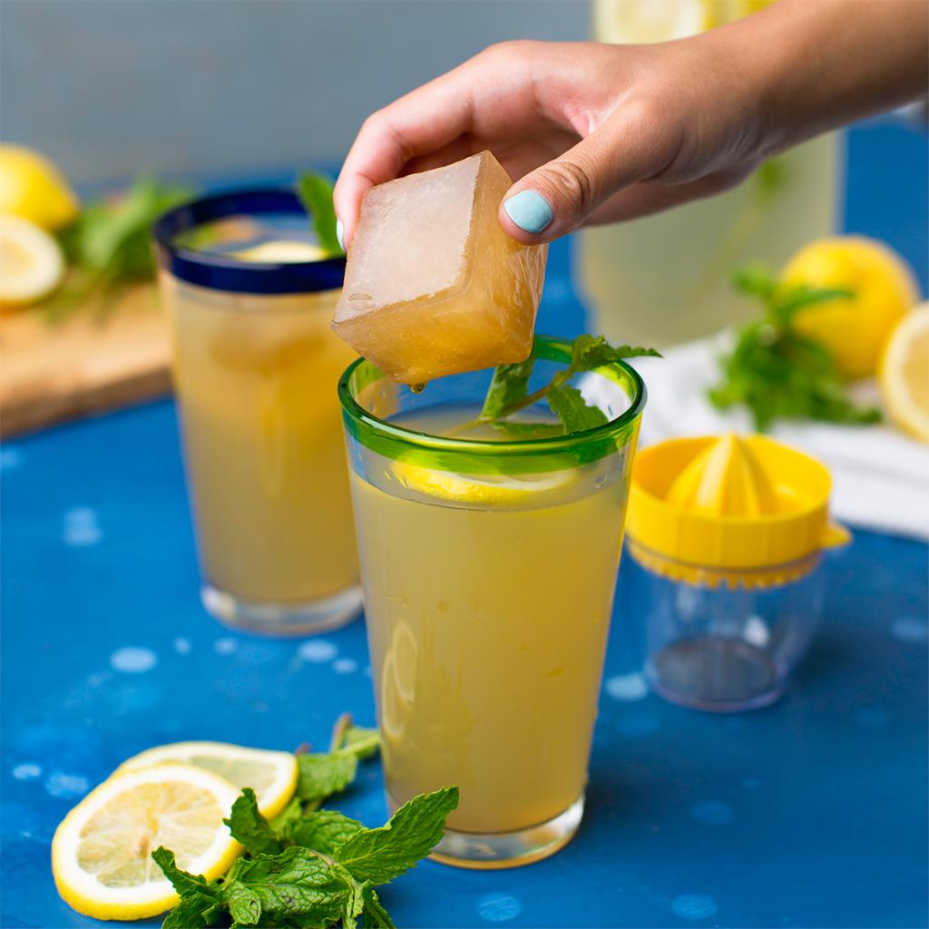 MyKingSoopers's tweet photo. Pour @DrinkCalypso #Lemonade over @GoldPeak ice cubes and see it transform as the temps rise! #SummerIsDelicious https://t.co/Stkyc0aOIl https://t.co/jm14ViKc4n