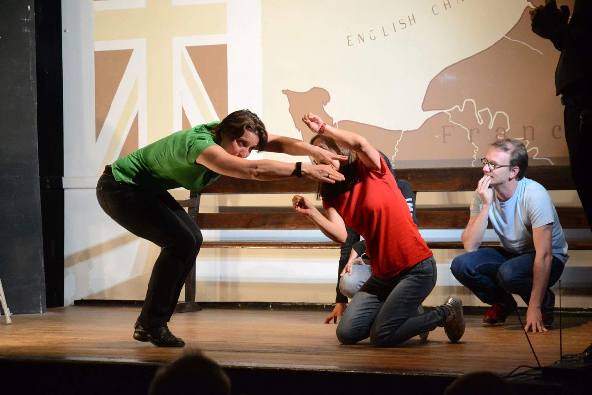 Ever seen a #hedgehog try to jump through a hoop? You have now! #impro #Claqueurs #Improfiel Great photo courtesy of <a href="/SamuelMarlow/">Samuel Marlow</a>