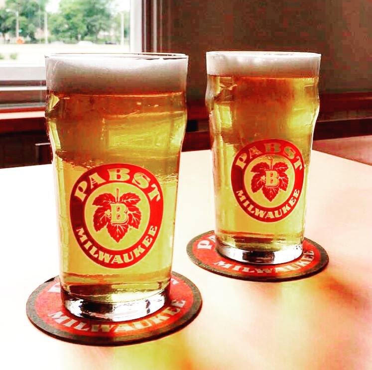 #MondayMotivation brought to you by our Augsburger Golden. 

#GoldenHour 🍻🙌
pabstmkebrewery.com