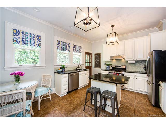 CottinghamChalk's tweet photo. These 3 gorgeous kitchens are in homes on the market right now...I can smell the coffee brewing☕️: : https://t.co/yplamN2NNy #CLThomes https://t.co/7b79spcHJC