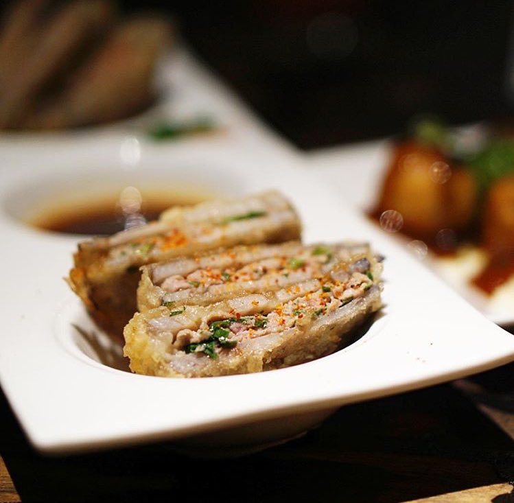HapaIzakaya's tweet photo. Minced pork layered with sliced lotus root and tempura'ed to perfection. And available for Hapa Hour in yaletown! #hapaizakaya #hapahour https://t.co/GCNZAQfV8g