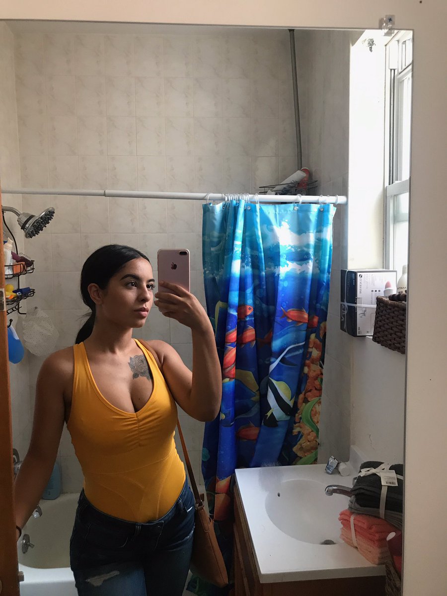 destinyjewel_'s tweet photo. follow my baddie y'all 😍🤤 @lilahx0 https://t.co/ljZV1f3Uzk