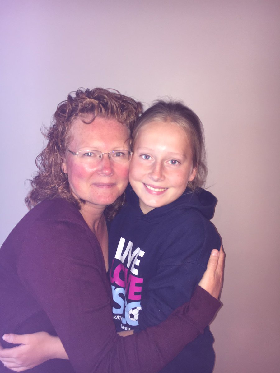 PVogel1's tweet photo. @HOT107Edmonton #SelfiewithREDforED https://t.co/BXHuRtqVzv