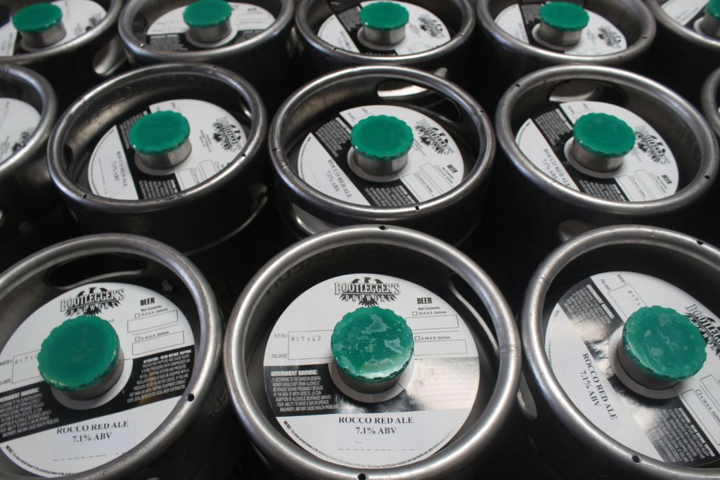 bootleggersbrew's tweet photo. #Mondays start with filling kegs of #RoccoRed https://t.co/NPMnImKdoE