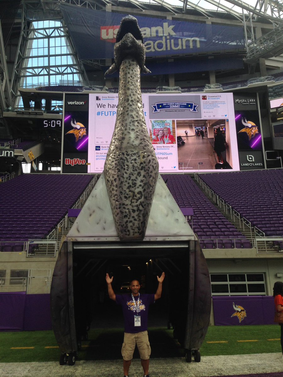 VCFUTP60's tweet photo. Kicking off the 2017 Ambassador Summit at US Bank Stadium. @FUTP60 @MidwestDairy #FUTP60Summit https://t.co/kiHNUJMvEk