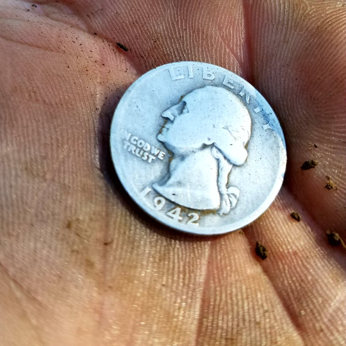 WolfDigs's tweet photo. Pow!!! #metaldetecting #Silver https://t.co/BhHk7Nm0sE