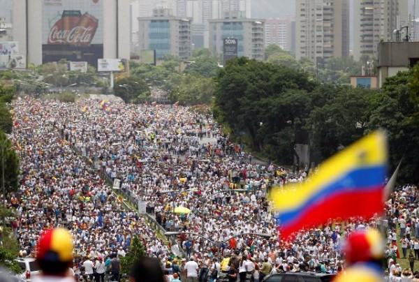 Analitica's tweet photo. MUD convocó a un paro cívico de 48 horas para el próximo miércoles y jueves https://t.co/IAEViC6Kip https://t.co/useWpET8Vh