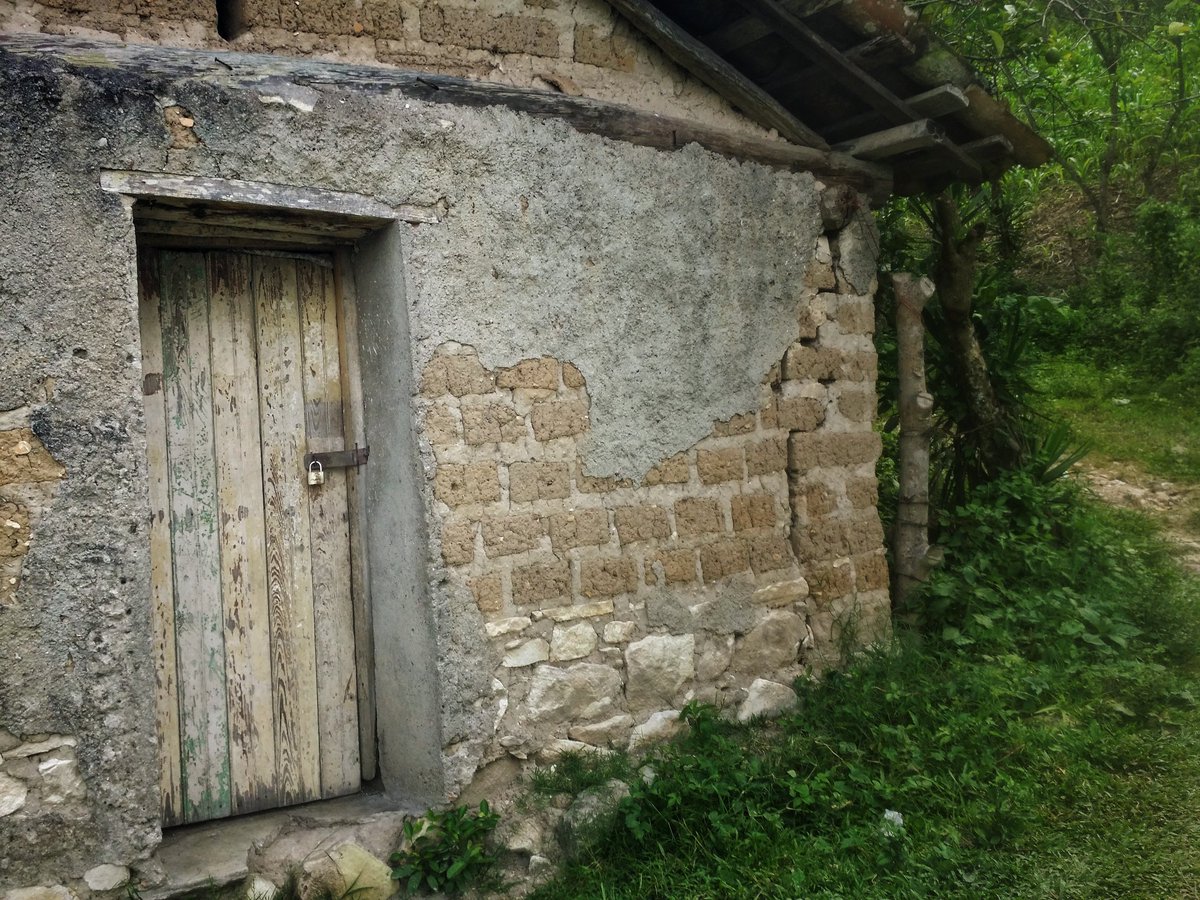 JohnMitten's tweet photo. Praise the Lord for a successful 1st day going door 2 door wt the gospel! 1 soul saved and many impacted.  #prayforcopan #honduras #gospel https://t.co/x1iY7HN3iW