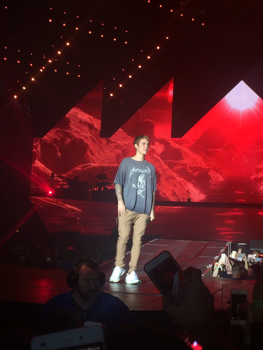 lisa_ferrermar's tweet photo. I'm gonna miss this tour so much. So personal, so real. Forever thankful @justinbieber
#WeRespectYourDecisionJustin https://t.co/0mumYw7ydP