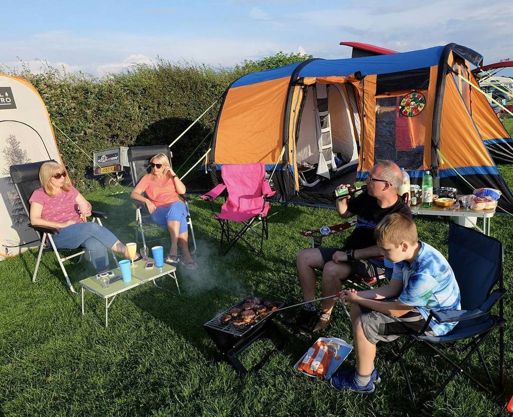 phillconnell's tweet photo. Happy #camping this weekend. Hetty did us proud as always. #vwt4camper #vwt4 #poptop #austops #olpro #vanlife https://t.co/JWh3lTIxyD https://t.co/Kb9z9NpgIB