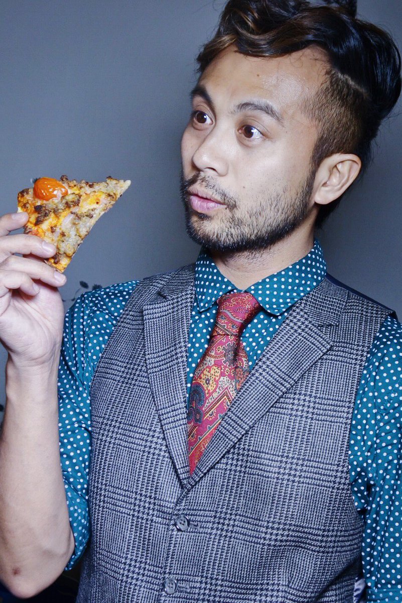 BuWJ111's tweet photo. Another one from that moment w/ #pizza. • 「でも真っ直ぐに進んで行く、かけら拾い集め、この両手が 塞がっても、諦めない • #nomnom #pidzza @pidzzadc #vintagefashion #iphoneediting https://t.co/MZgbcTeNj3