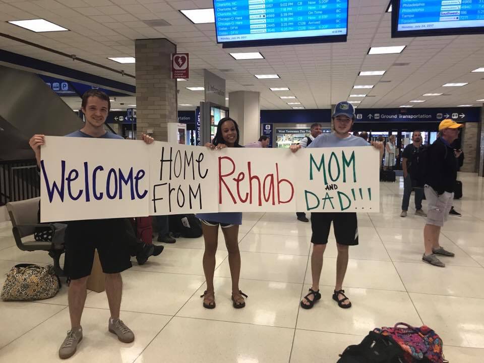 breewhitee5's tweet photo. So we picked them up at the airport today, they had so much fun in *hawaii* https://t.co/U8qdgnNy4x