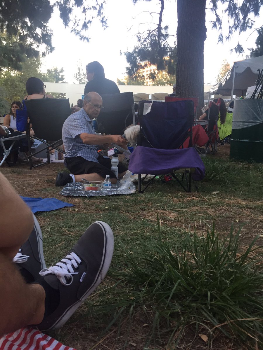 robin_yo_house's tweet photo. This lil old man let his dog sit on the chair while he sat on the floor and fed her parts of his sandwich. Tru lov https://t.co/oCm1rB6fR7