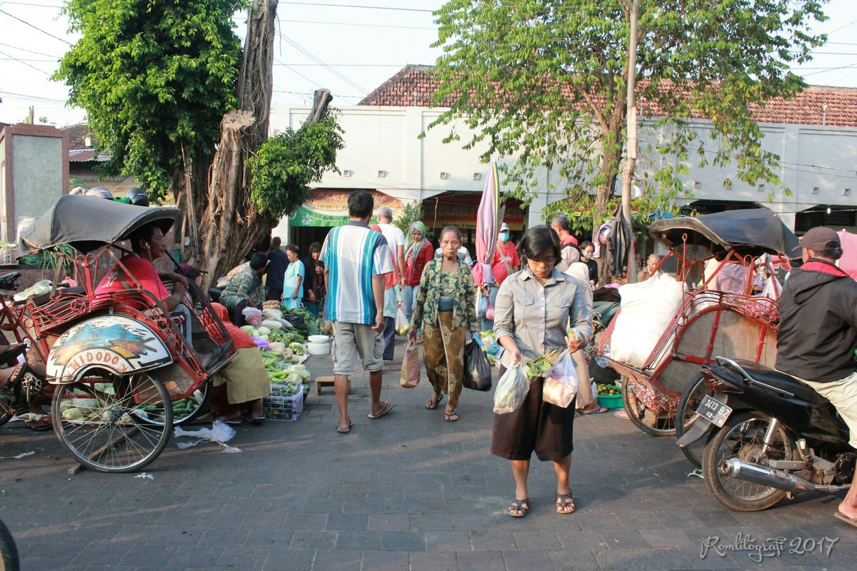 M__Romli's tweet photo. Pasar pagi #kotagede https://t.co/WAQR666m16