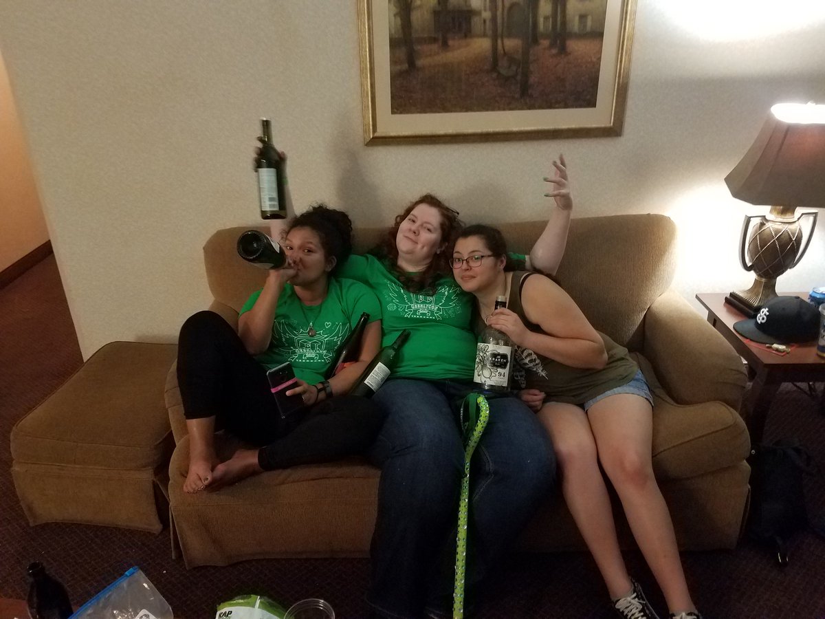 ragnarok4355's tweet photo. The end of the last party at #geeklycon17 @arcanevice @shoutingtitan @ShadowbrookAsh these girls went hard https://t.co/2JPjTatvRg
