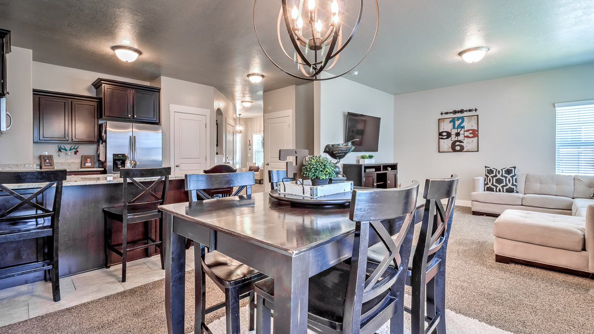 TryHomie's tweet photo. Beautiful end unit town home conveniently located near Redwood road, restaurants, and stores. Read more @ https://t.co/93gOKSbFlb #tryhomie https://t.co/WJtGE1O6Hz