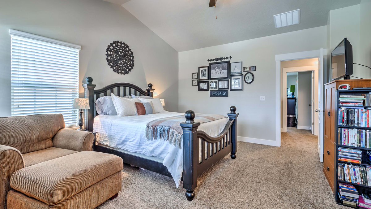 TryHomie's tweet photo. Beautiful end unit town home conveniently located near Redwood road, restaurants, and stores. Read more @ https://t.co/93gOKSbFlb #tryhomie https://t.co/WJtGE1O6Hz