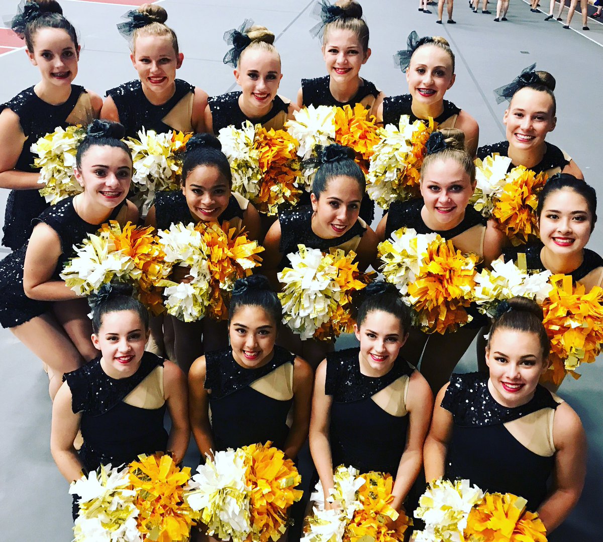HSDanceline's tweet image. First performance of the 2017-2018 Danceline Season! #dancelinedolls #homeroutine #udaday1 #dancelinedynasty