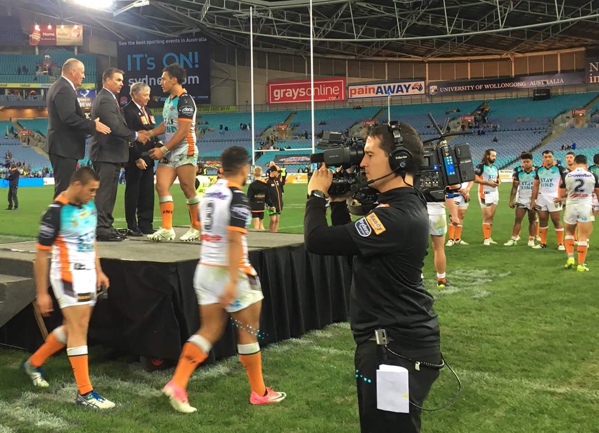 CrossofValour's tweet photo. Very proud moment for our recipients to present the @RoyalAustMint Australian Bravery Coin to players of the @TKYFdn / @NRL #StayKind Cup https://t.co/FEWpJYBXzJ