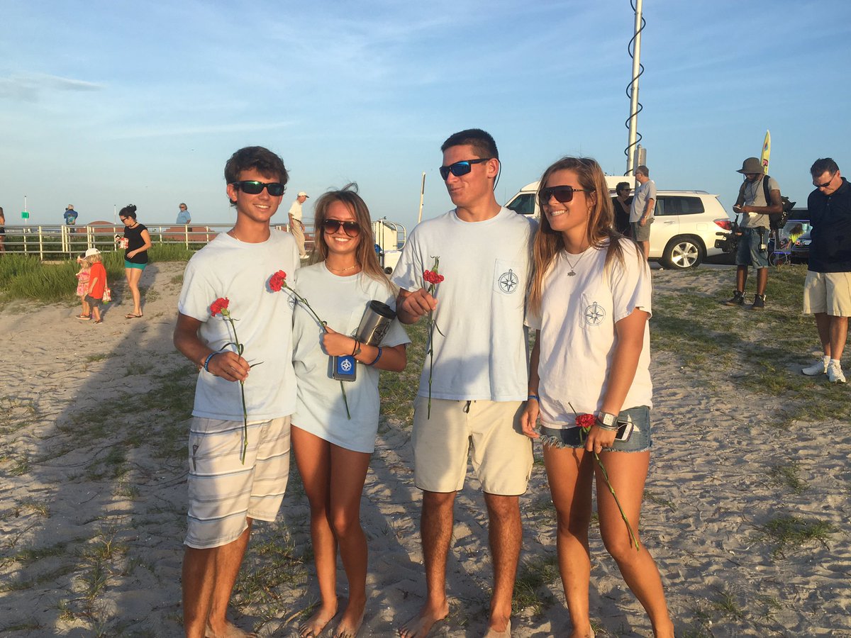CBS12's tweet photo. A nice turnout at #lightthecoast for #AustinandPerry. Everyone is waiting for the sun to go down. https://t.co/bOYQwP7Ie3