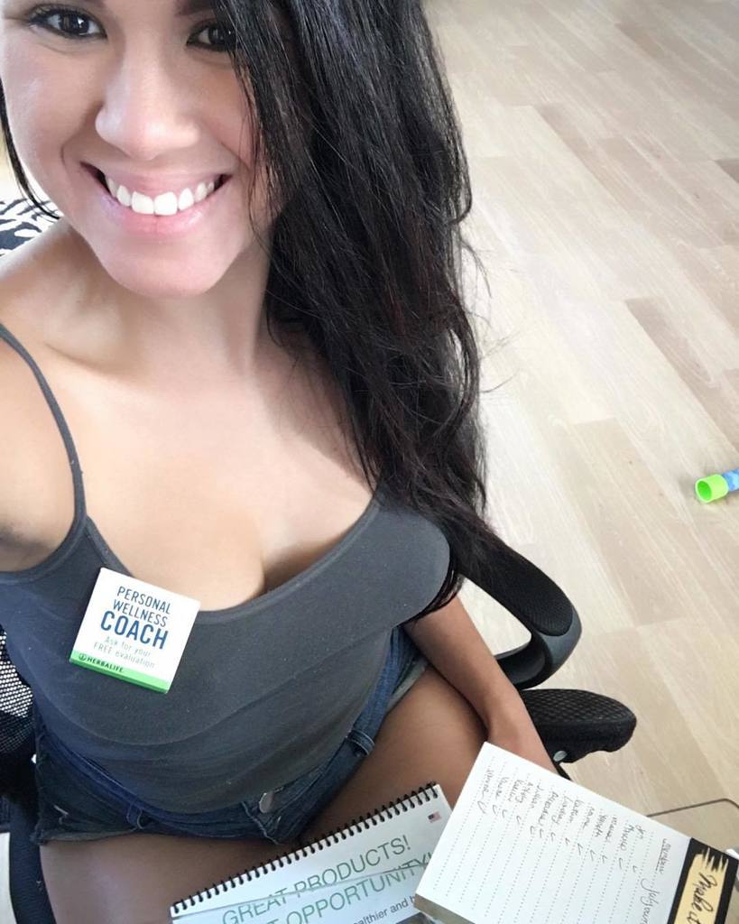 mabella809's tweet photo. In my work zone where all the fun things happen π±π₯
#WorkFromHome #onlineCoach #localCoach #wellnessCoach #onlinebiz https://t.co/MS6I60NW7j https://t.co/5sukk362sJ