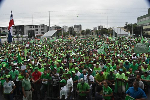 AcentoTV's tweet photo. #MovimientoVerde
la realidad en RD M25/7am #RosarioEspinal #ManuelRobles #BartoloméPujals 38 #ClaroTv 39 #Tricom 41 #StarCable #MarchaVerde https://t.co/JDXHP3dryz