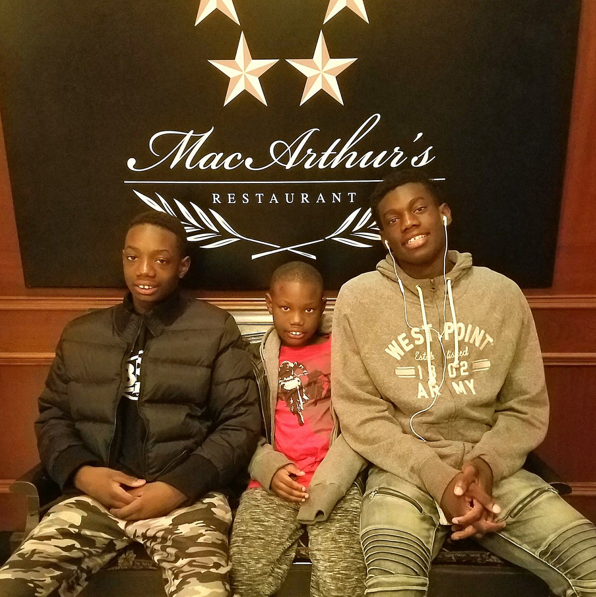 MadamePresidemt's tweet photo. #ISRAELKOKERTHOMAS #SIBLINGS ENJOYING THEIR LAST #vacation #WESTPOINT #HAVINGFUNTIME #MEMORIES #pastorskokerthomassons #HISTORYINMAKING https://t.co/t2xBAnKqCM