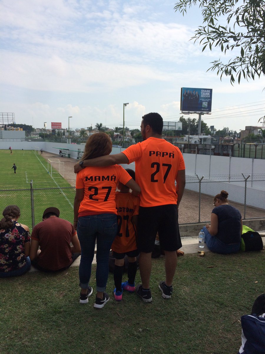quimrob07's tweet photo. Fundadores de Delicias Chihuahua presente en #CopaChivas2017 https://t.co/AN3eD04X8N