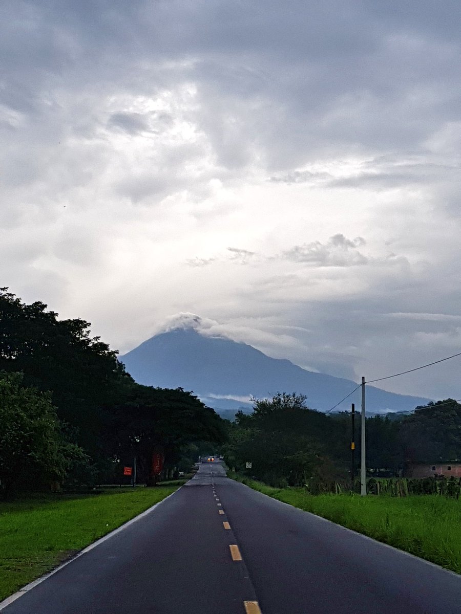 Bnice_HerMoSSa's tweet photo. Esta tarde #MiVolcán #Colima https://t.co/b4WIpFUrgJ