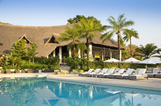 RestonsAlerte's tweet photo. Allez en marche! Bienvenue au #clubmed et au #Senegal Mr Alain #Tourret 🕺🏽 https://t.co/PwkXD83dGG