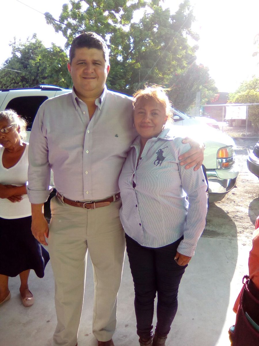 PelucoMx's tweet photo. Gracias a mi amiga, Aracely Vazquez, quien nos  invitó a convivir con los vecinos de la colonia la Joya de #Matamoros. https://t.co/FhpsXOMazo