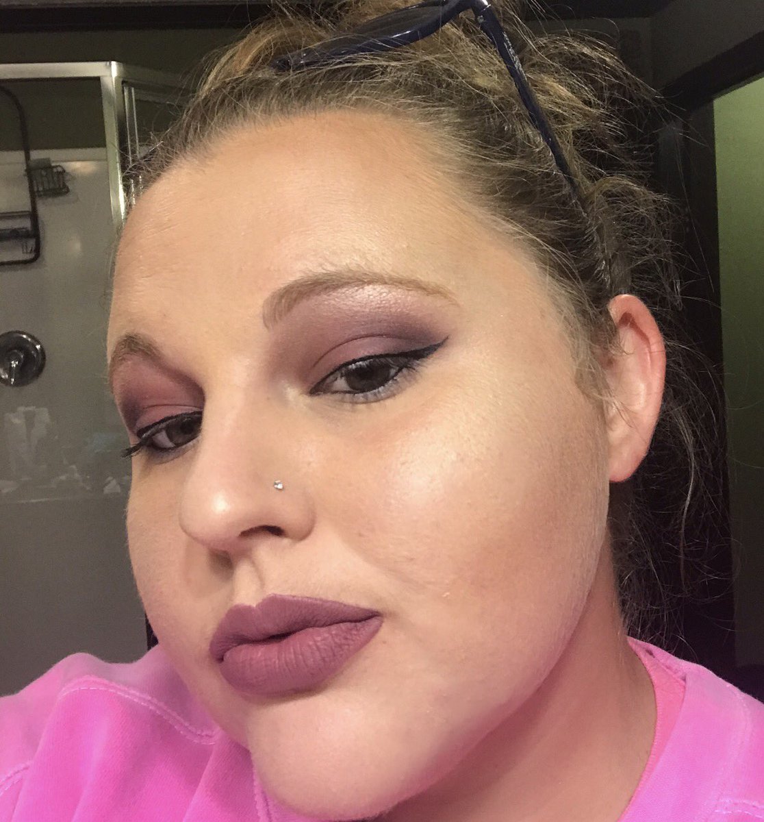 thecheekyshadow's tweet photo. I maybe slightly addicted to Androgyny @JeffreeStar liquid lipstick also used it as eyeshadow. #makeupgameonpoint #blended @JeffreeStar https://t.co/QEItEJido7