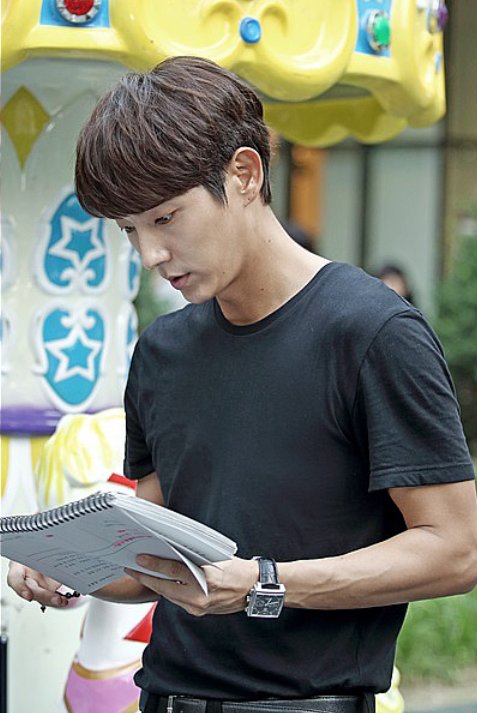 DFioEmmUwAA2hYY.jpg:large