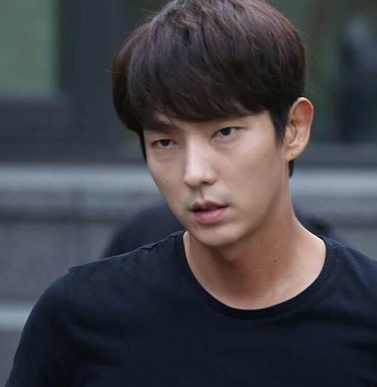 DFioFkCWAAARChb.jpg:large