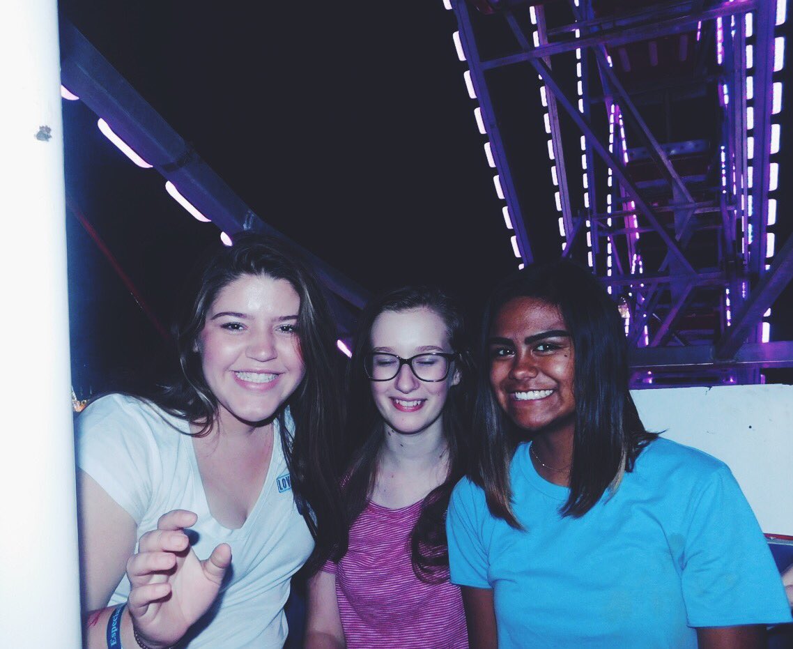 j0l33__'s tweet photo. we the loudest girls but we don't careeeeee https://t.co/r5V3f9TyUF