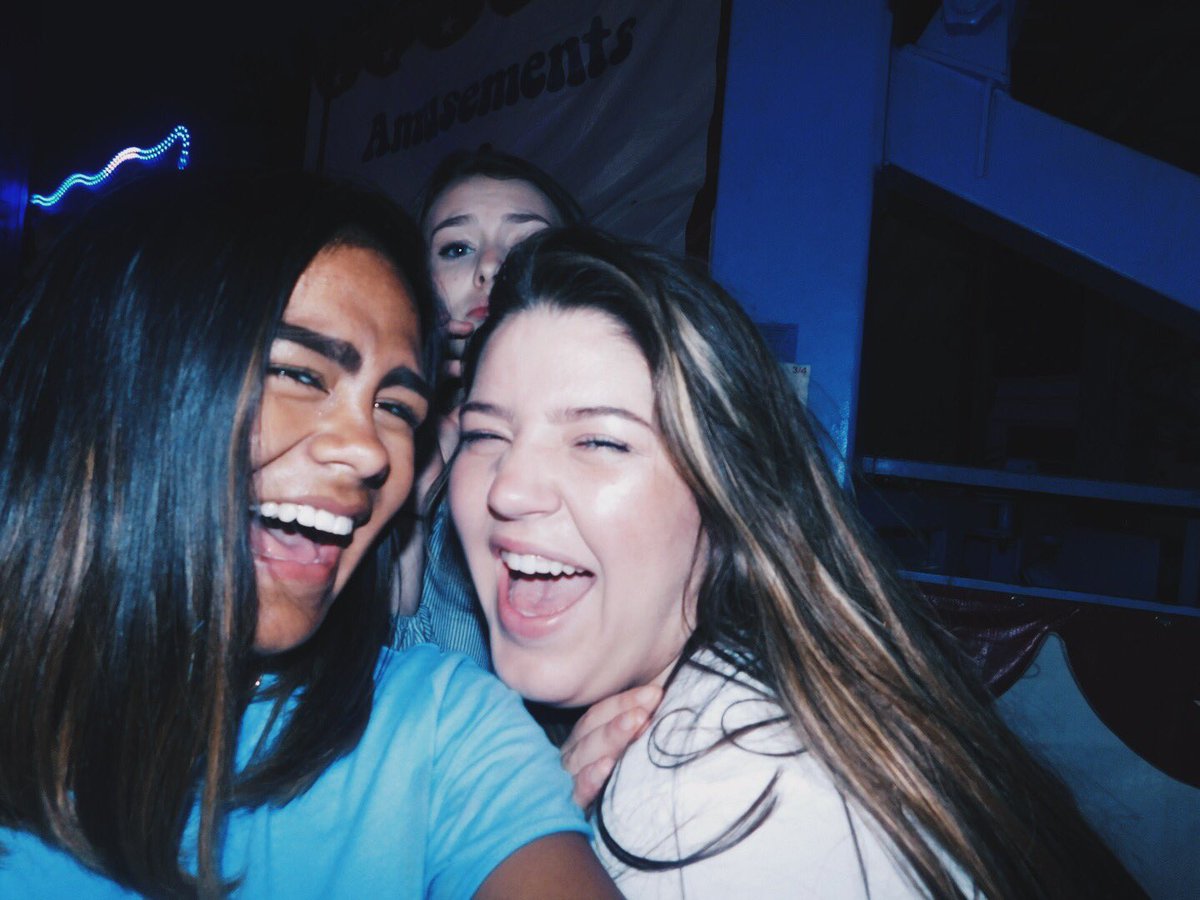 j0l33__'s tweet photo. we the loudest girls but we don't careeeeee https://t.co/r5V3f9TyUF