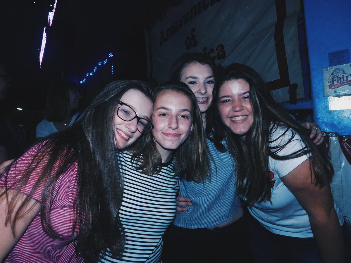 j0l33__'s tweet photo. we the loudest girls but we don't careeeeee https://t.co/r5V3f9TyUF