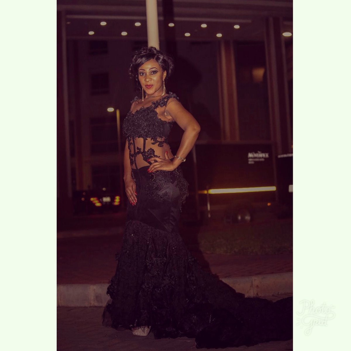 ClassyJudyGh's tweet photo. Red carpet moment @goldenawardsafr #saturday look https://t.co/cyMRgTV7CQ