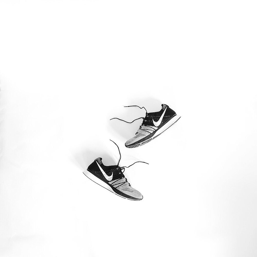 mrnicefeet's tweet photo. All chest, no legs.
#MINIMALMOVEMENT #ShoesSoFresh #ModernNotoriety #nike #flyknittrainer #flyknit #mobilesneakers #slangthis https://t.co/1FcIAtXHvM
